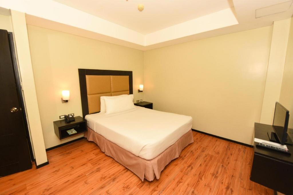 Mallberry Suites Business Hotel Кагаян-де-Оро Екстер'єр фото