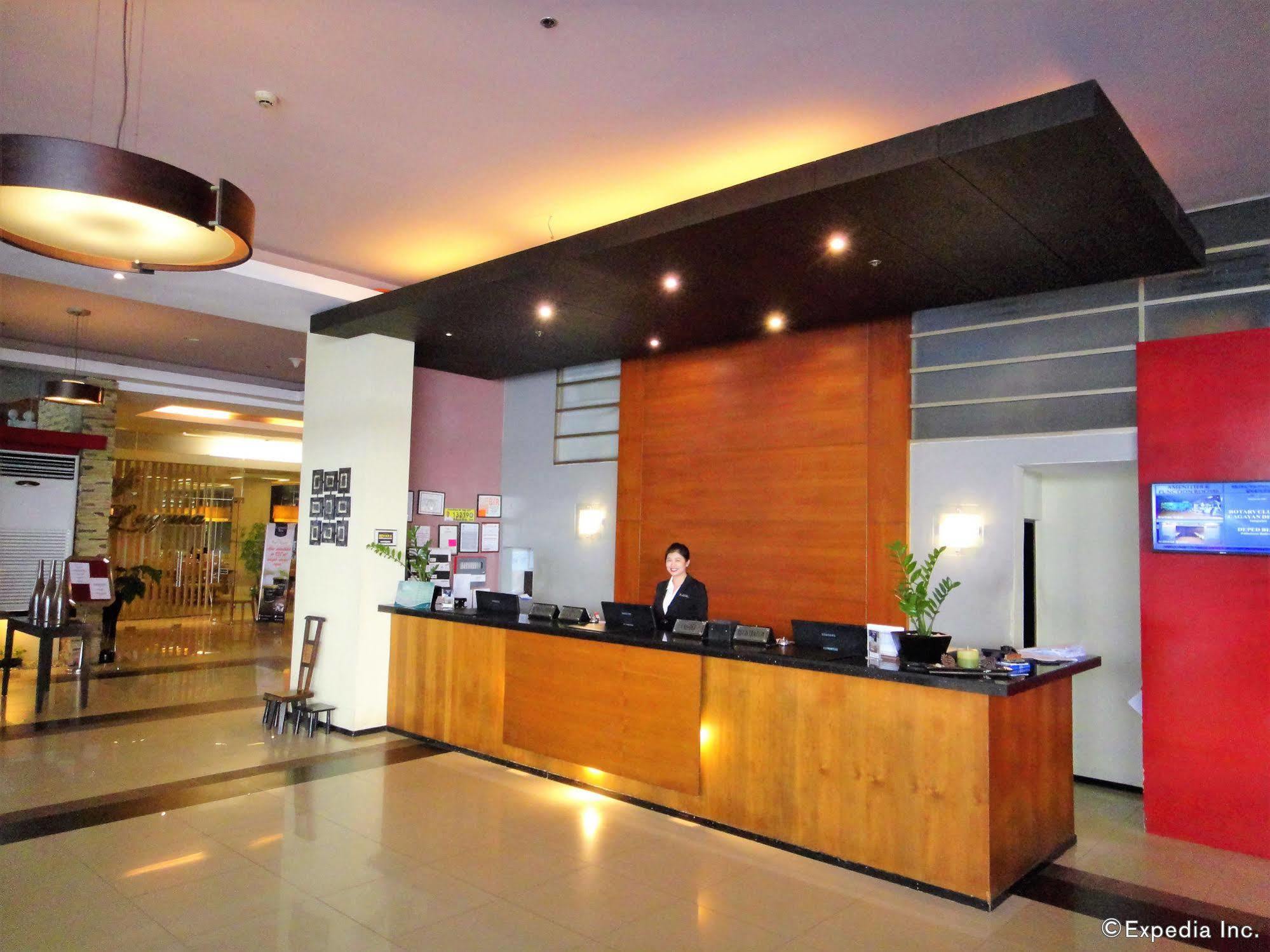 Mallberry Suites Business Hotel Кагаян-де-Оро Екстер'єр фото